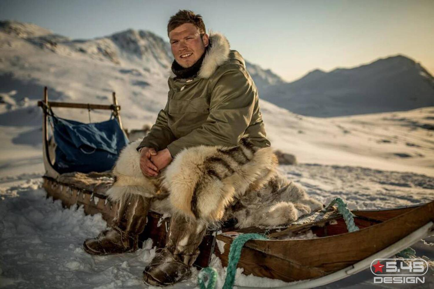 Хэмилтон обратил своё внимание на одежду коренных народов Арктики.